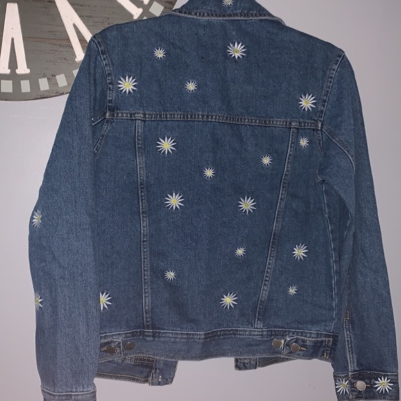 Bagatelle embroidered daisies denim jean jacket size small - Picture 4 of 5